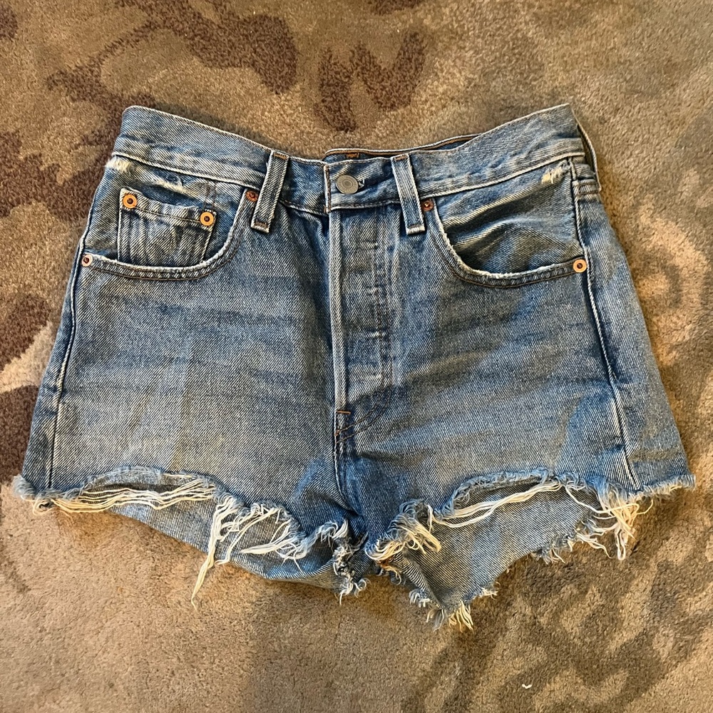 Levi 501 shorts size 25